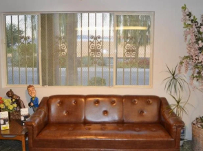 Tropics Motor Hotel