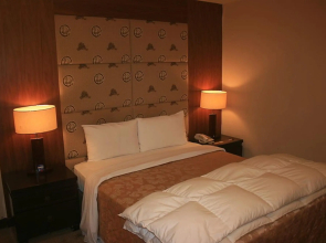 Warm Life Hotel