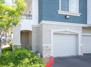 Large Private Condo Near Strip w Pool