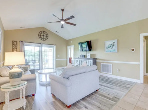 Golf Course View, Pool Access: Myrtle Beach Condo!