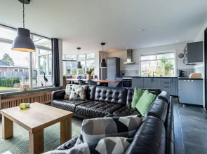 Detached new 10-person Villa in Holiday Park