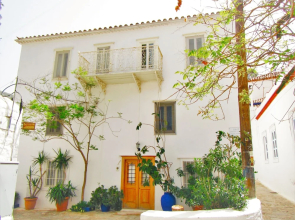Hydra's Corner