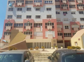 Lisbon Beach Flat - 4 Guests - Free Parking