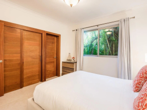 Stay and Feel Comfortable in This Spacious and Modern Apartment