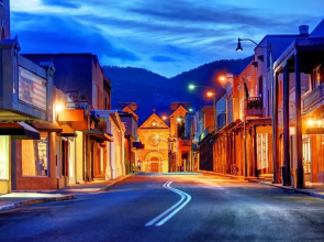 An Enchanting Casita W/ Patio & Kiva Fireplace Cottage