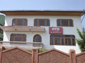 OYO 4692 KS Palace Srinagar