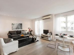 Stylish white 4 ppl apartment in City center