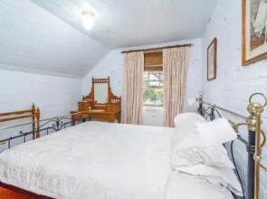 Azile 1875 Heritage Victorian Duplex