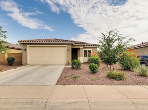 Quiet Casa Grande House Next to Villago Park!
