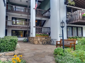1-385 Gore Creek Dr. Vorlaufer #303