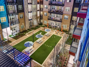 Airy 1BR King Suite Close to Downtown w Fast Wifi