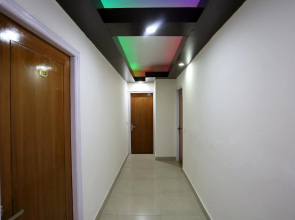 OYO 27838 R L Palace Hotel