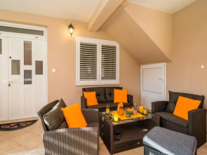 Awesome Apartment in Mlini With Jacuzzi, 3 Bedrooms and Wifi