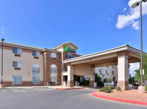 Holiday Inn Express Farmington - Bloomfield by IHG