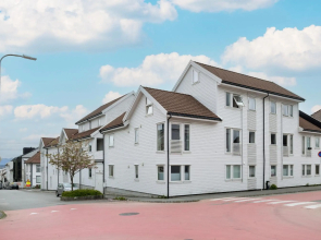 Central top floor apartment