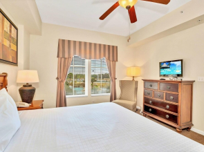 2BR - Resort Hot Tub and Poo l- Pirate Ship View