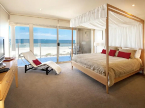 Adelaide Luxury Beach House