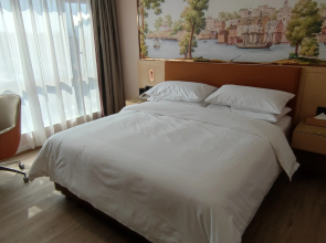 Vienna 3 Best Hotel (Huizhou Sandong High-speed Railway South Station Branch)(维也纳3好酒店（惠州三栋高铁南站店）)