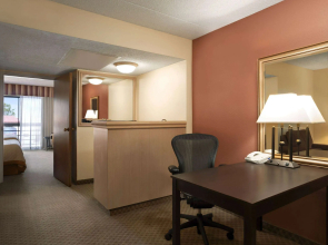 Wyndham El Paso Airport Hotel & Waterpark