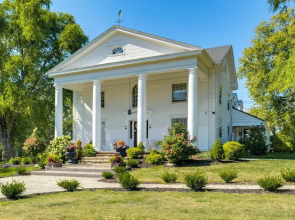 Near Lake Erie, Harbor & Parks: Conneaut Getaway!