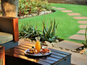 Wings And Water Guesthouse On 57 Nicklaus Street