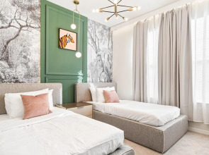 Elegant Resort Home With Loft, Private Pool & Spa