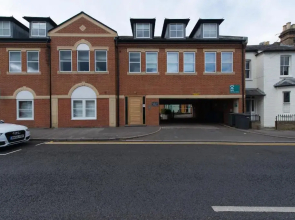 Hampden Apartments - The Elizabeth