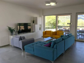 6 bedrooms house with furnished garden and wifi at Corfinio