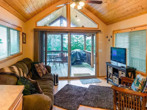 #46 The Cabins at Hyatt Lake - Sleeps 5 - Hot Tub
