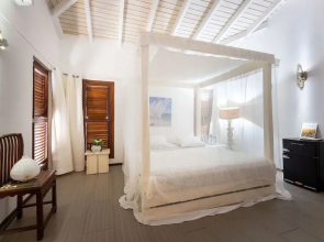 Beautiful Villa With Pool Near the Beach for Groups