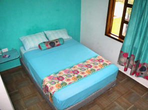 Yaxche Centro Hostal y Camping