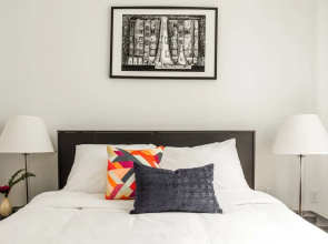Premier Theater District Suites by Sonder