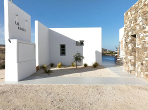 Lil Paros Luxury suites