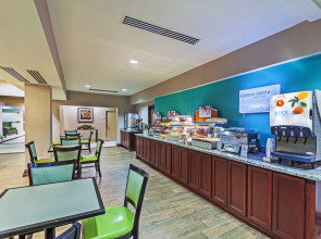 Holiday Inn Express & Suites Eagle Pass by IHG