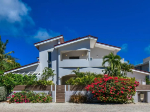 Beach Front Luxury Villa! Boca Catalina Malmok!