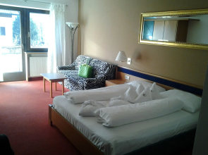 Alphotel Stocker