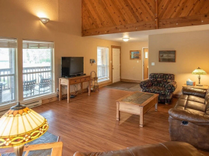 Mt. Columbia Chalet at Creekside Chalets - 3 Br Cabin