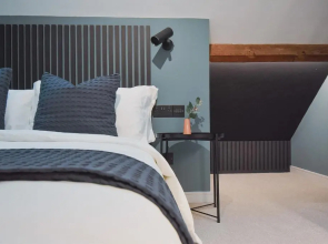 Central Stays - Luxury 3 Bedroom House in Central Chester SLEEPS 6