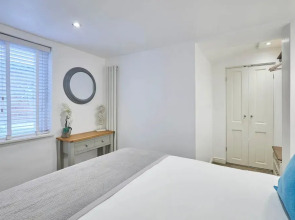 Host Stay The Courtyard Retreat