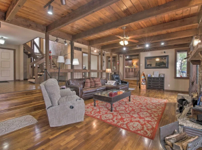 Inviting Home w/ Pool & Hot Tub on Table Rock Lake