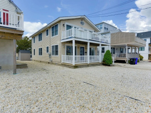 Avalon Vacation Rental w/ Porch & Grill!