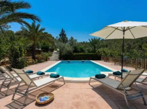 Charming Villa in Benirras with Jacuzzi