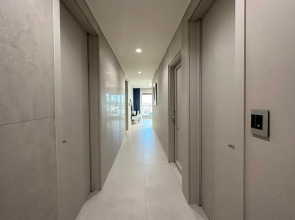 Y COLLECTION by UH FLAT OSIRIA