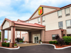 Super 8 by Wyndham Pevely
