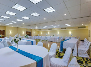 Garner Hotel Glen Burnie BWI Airport Area by IHG