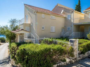 Comfort 1-Bedroom Apartment with Pool & Sea view