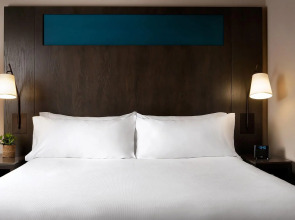 One King West Hotel & Residence