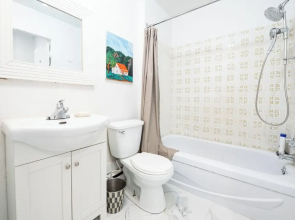 Rue Drolet 2-Bedroom Apartment