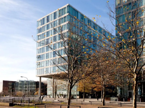 2 Bedroom 2 Bathroom Apartment in Central Milton Keynes with Free Parking and Smart TV - Contractors, Relocation, Business Travellers