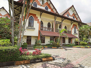 Royal Hotel and Villa Batu